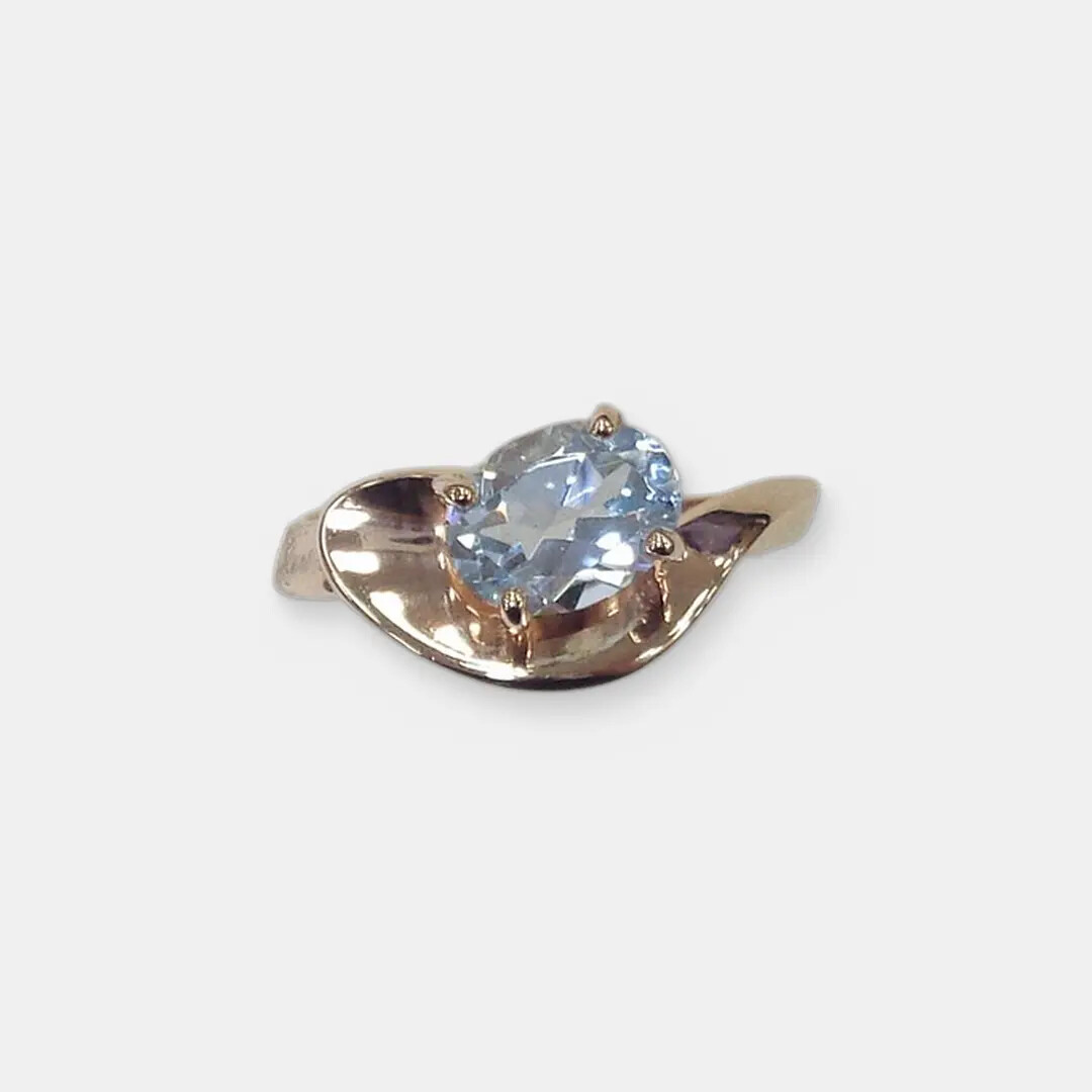 Серебряное кольцо с  топазом